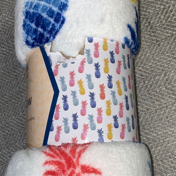 Real Living Pineapple Fleece Throw - Picture 3 of 3